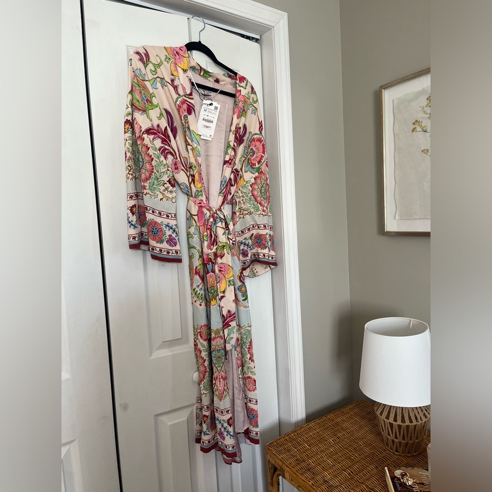 ZARA floral belted kimono NWT 🌿